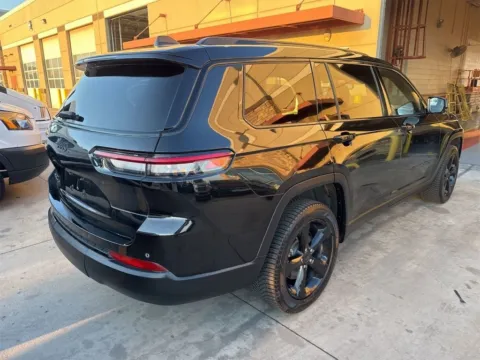 Another view of 2022 Jeep Grand Cherokee L Altitude for sale in Denton, TX at Sign It Drive It