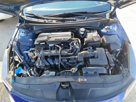 More photos of 2022 Hyundai Elantra SEL at Sign It Drive It, TX