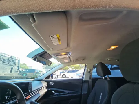 More photos of 2022 Hyundai Elantra SEL at Sign It Drive It, TX