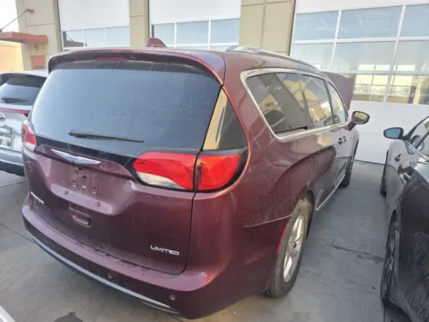 More photos of 2020 Chrysler Pacifica Limited at Sign It Drive It, TX