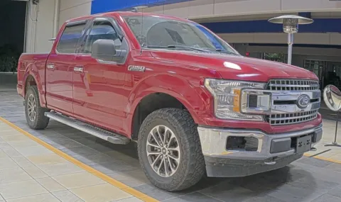 More photos of 2019 Ford F-150 XLT at Sign It Drive It, TX