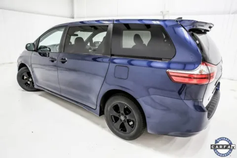 More photos of 2020 Toyota Sienna L at Sign It Drive It, TX