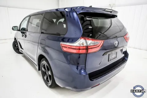 More photos of 2020 Toyota Sienna L at Sign It Drive It, TX