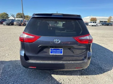 More photos of 2020 Toyota Sienna L at Sign It Drive It, TX