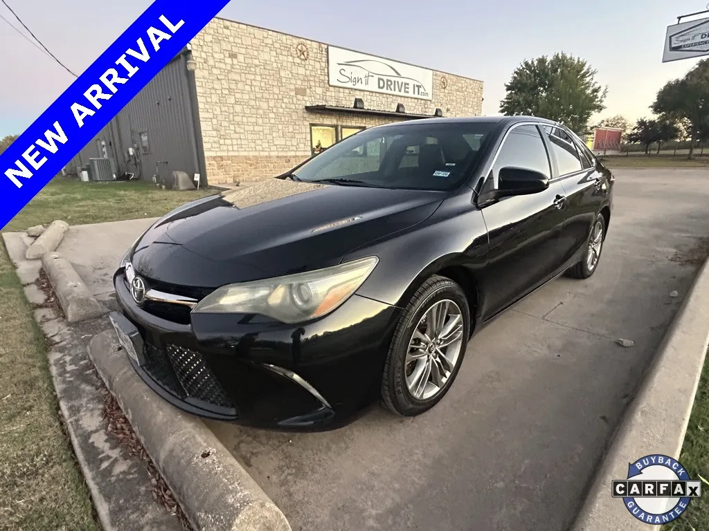 Black 2015 Toyota Camry SE for sale in Denton, TX