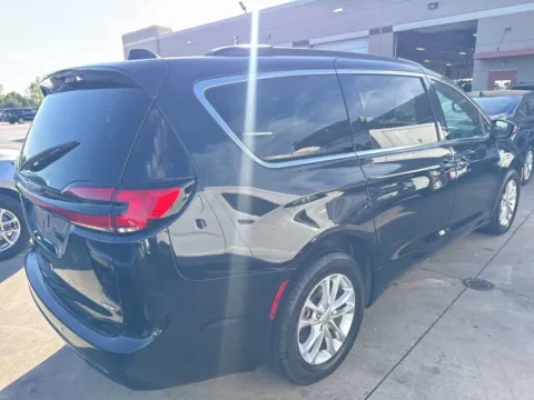 More photos of 2022 Chrysler Pacifica Touring at Sign It Drive It, TX