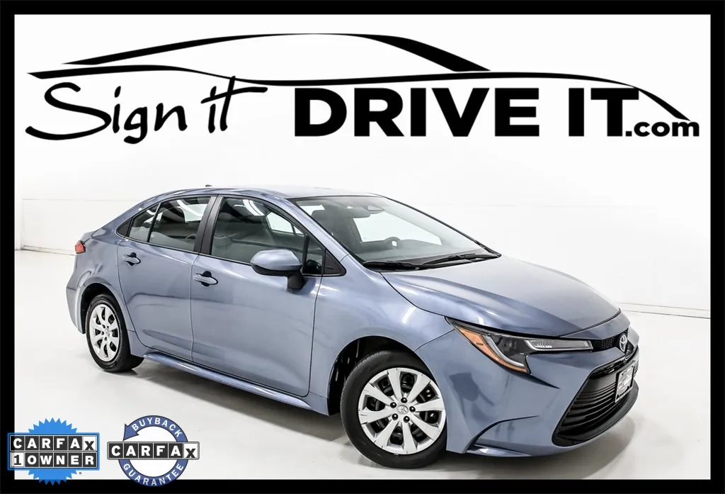 2025 Toyota Corolla LE's photo