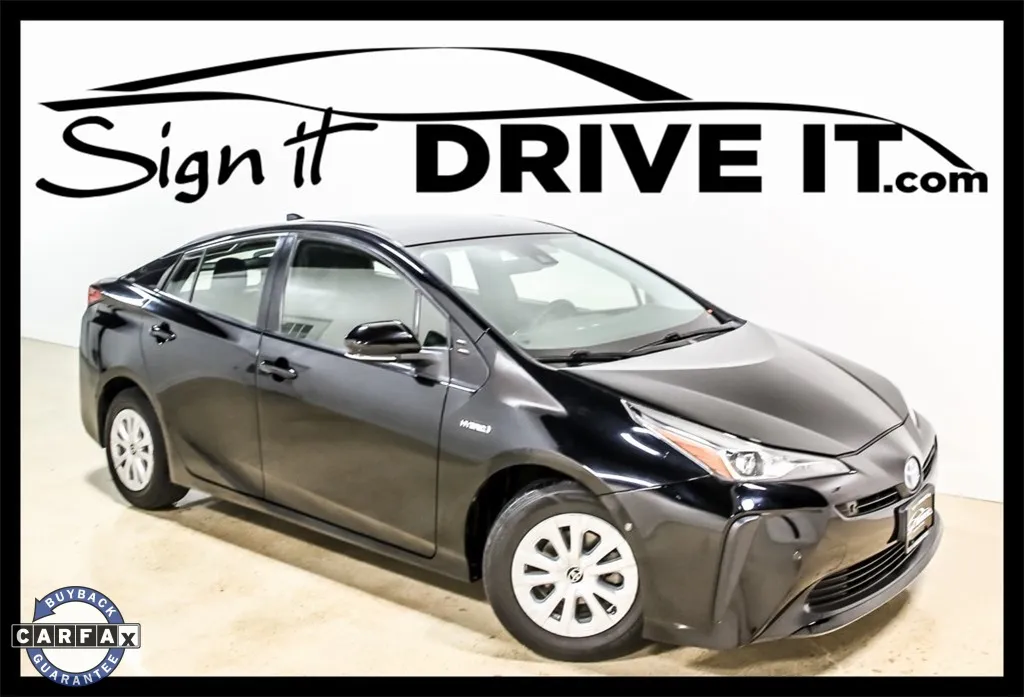 2021 Toyota Prius LE's photo