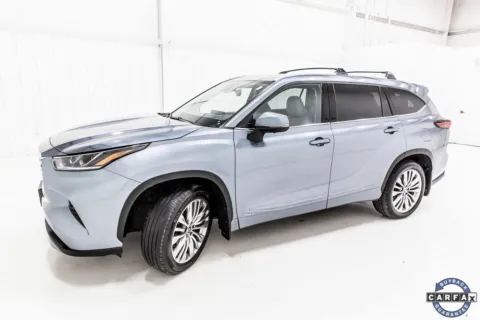 Another view of 2023 Toyota Highlander Hybrid Platinum for sale in Denton, TX at Sign It Drive It