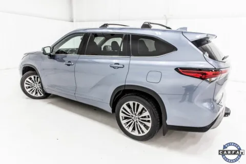 More photos of 2023 Toyota Highlander Hybrid Platinum at Sign It Drive It, TX