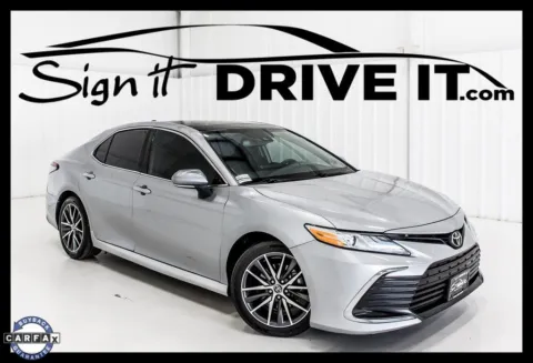 Silver 2021 Toyota Camry XLE for sale in Denton, TX