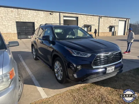 More photos of 2020 Toyota Highlander Limited at Sign It Drive It, TX