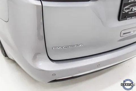 More photos of 2020 Chrysler Pacifica Touring L at Sign It Drive It, TX