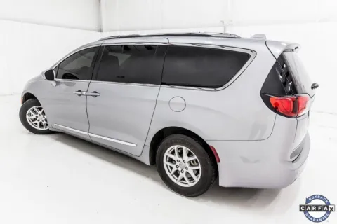 More photos of 2020 Chrysler Pacifica Touring L at Sign It Drive It, TX