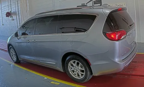 More photos of 2020 Chrysler Pacifica Touring L at Sign It Drive It, TX