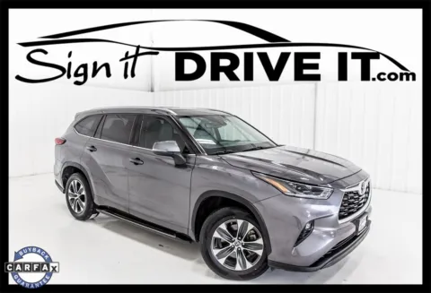 Gray 2021 Toyota Highlander XLE for sale in Denton, TX