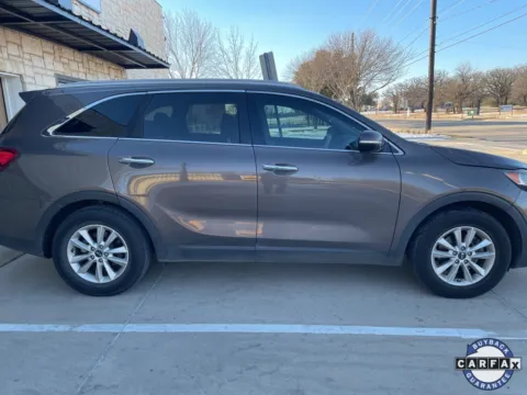 More photos of 2019 Kia Sorento LX at Sign It Drive It, TX