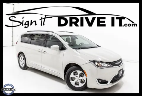 White 2017 Chrysler Pacifica Touring L for sale in Denton, TX