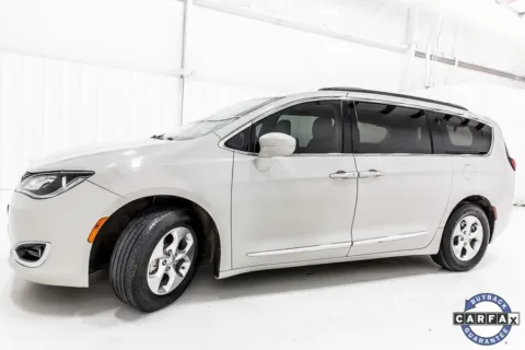 More photos of 2017 Chrysler Pacifica Touring L at Sign It Drive It, TX