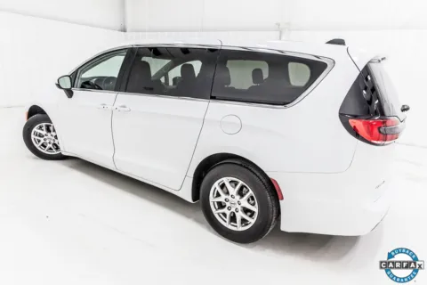 More photos of 2023 Chrysler Pacifica Touring L at Sign It Drive It, TX