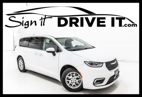 White 2023 Chrysler Pacifica Touring L for sale in Denton, TX