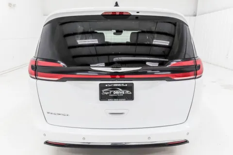 More photos of 2023 Chrysler Pacifica Touring L at Sign It Drive It, TX