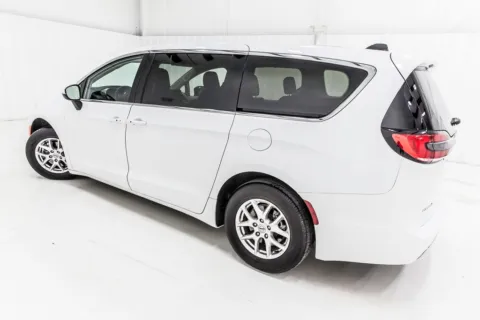 More photos of 2023 Chrysler Pacifica Touring L at Sign It Drive It, TX