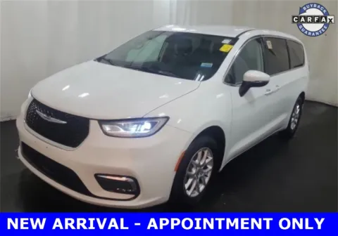 White 2023 Chrysler Pacifica Touring L for sale in Denton, TX