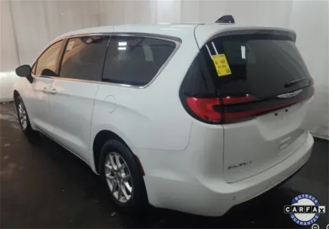 More photos of 2023 Chrysler Pacifica Touring L at Sign It Drive It, TX