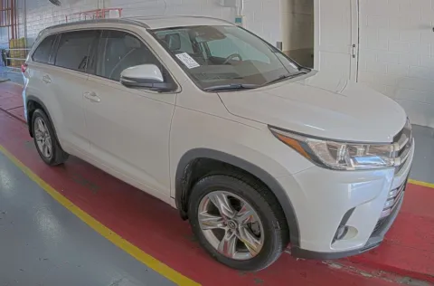 Photos of 2018 Toyota Highlander Limited for sale in Denton, TX at Sign It Drive It