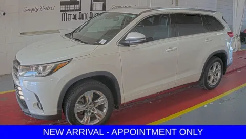 White 2018 Toyota Highlander Limited for sale in Denton, TX