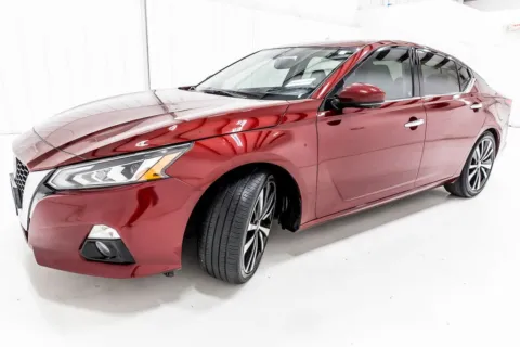 Photos of 2019 Nissan Altima 2.5 Platinum for sale in Denton, TX at Sign It Drive It