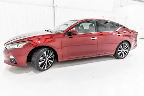 More photos of 2019 Nissan Altima 2.5 Platinum at Sign It Drive It, TX