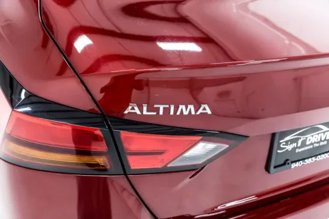 More photos of 2019 Nissan Altima 2.5 Platinum at Sign It Drive It, TX