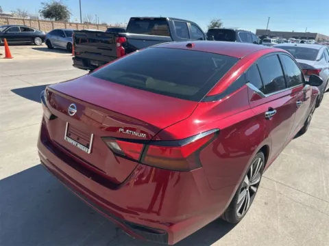 More photos of 2019 Nissan Altima 2.5 Platinum at Sign It Drive It, TX