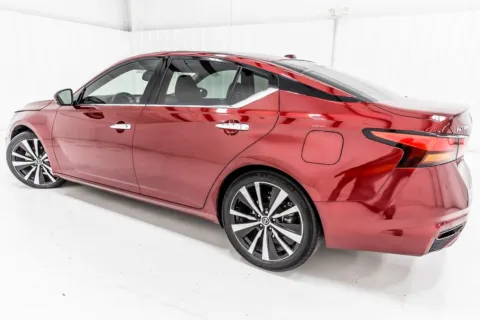 More photos of 2019 Nissan Altima 2.5 Platinum at Sign It Drive It, TX