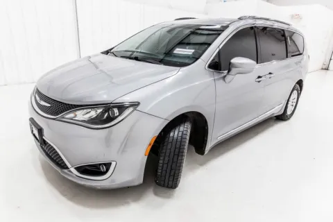 Photos of 2020 Chrysler Pacifica Touring L for sale in Denton, TX at Sign It Drive It