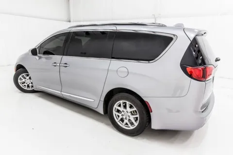 More photos of 2020 Chrysler Pacifica Touring L at Sign It Drive It, TX