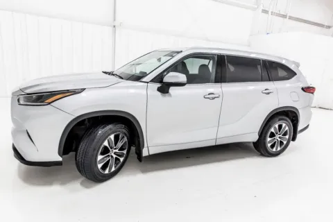 Another view of 2021 Toyota Highlander XLE for sale in Denton, TX at Sign It Drive It