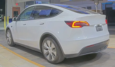 More photos of 2022 Tesla Model Y Long Range at Sign It Drive It, TX