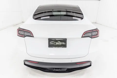 More photos of 2022 Tesla Model Y Long Range at Sign It Drive It, TX