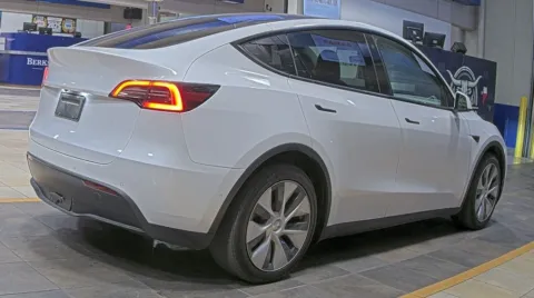 More photos of 2022 Tesla Model Y Long Range at Sign It Drive It, TX