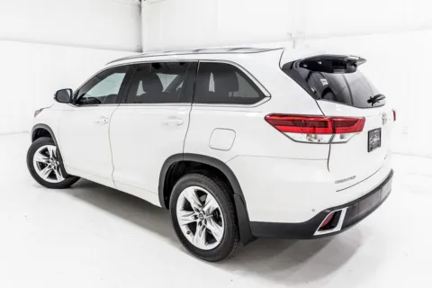 More photos of 2018 Toyota Highlander Limited at Sign It Drive It, TX