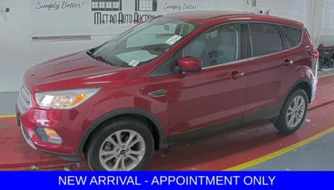 Red 2019 Ford Escape SE for sale in Denton, TX
