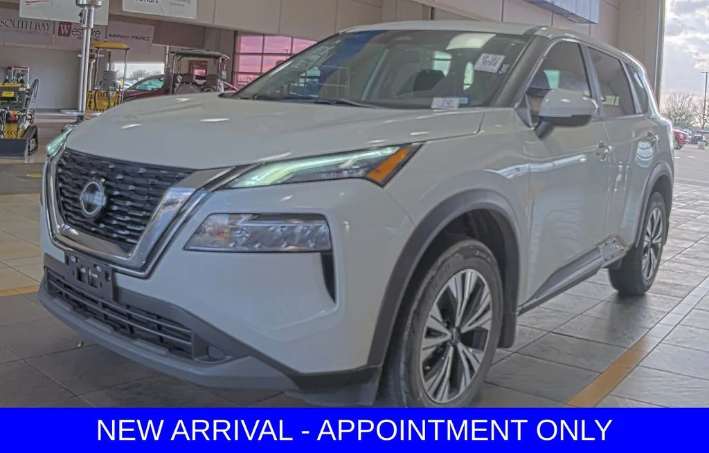 White 2022 Nissan Rogue SV for sale in Denton, TX