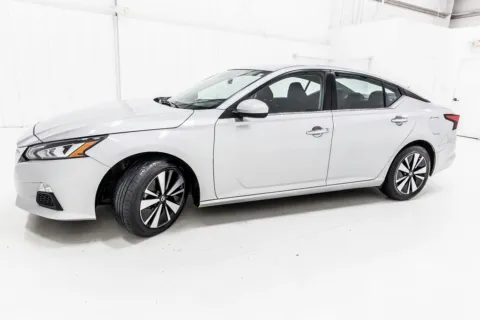 Another view of 2022 Nissan Altima 2.5 SV for sale in Denton, TX at Sign It Drive It