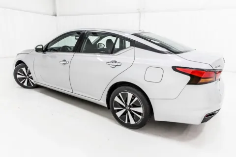 More photos of 2022 Nissan Altima 2.5 SV at Sign It Drive It, TX