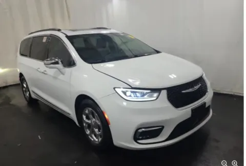 More photos of 2022 Chrysler Pacifica Limited at Sign It Drive It, TX