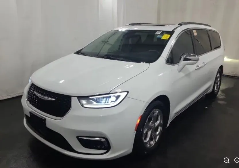 White 2022 Chrysler Pacifica Limited for sale in Denton, TX