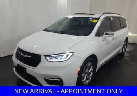 White 2022 Chrysler Pacifica Limited for sale in Denton, TX